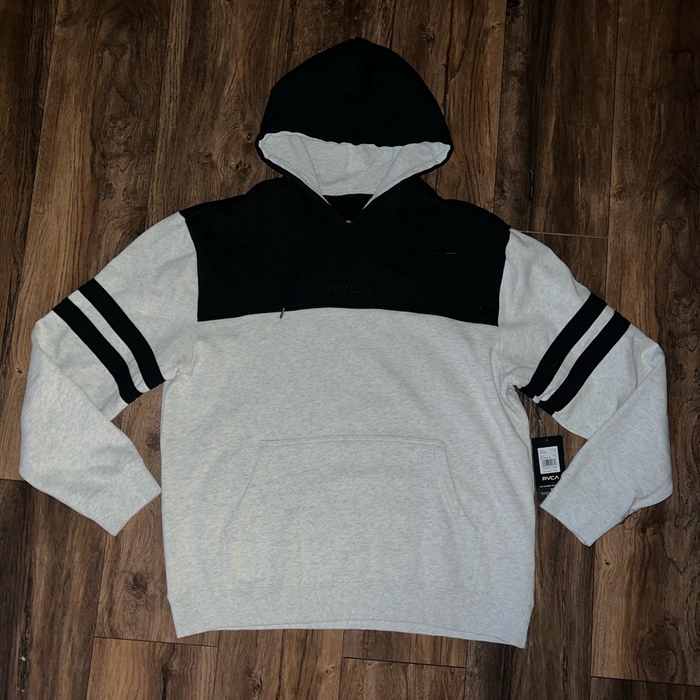 NWT Men’s Size X-LARGE RVCA Bad News Fleece Pullover Hoodie.